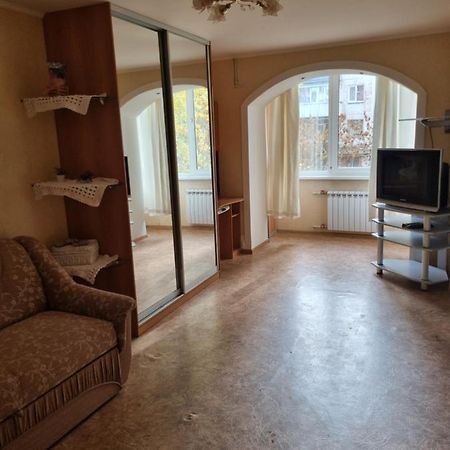 1Комнатная Квартира С Ноткой Прованса Apartment เครเมนชุก ภายนอก รูปภาพ