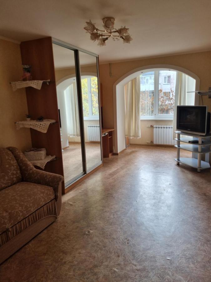 1Комнатная Квартира С Ноткой Прованса Apartment เครเมนชุก ภายนอก รูปภาพ